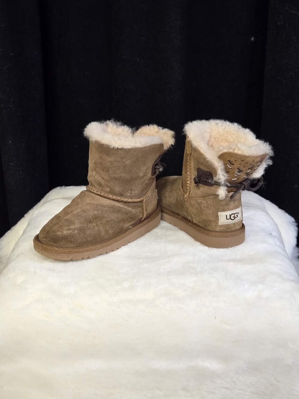 UGG Kids Classic Short Boot in Chestnut Size 12